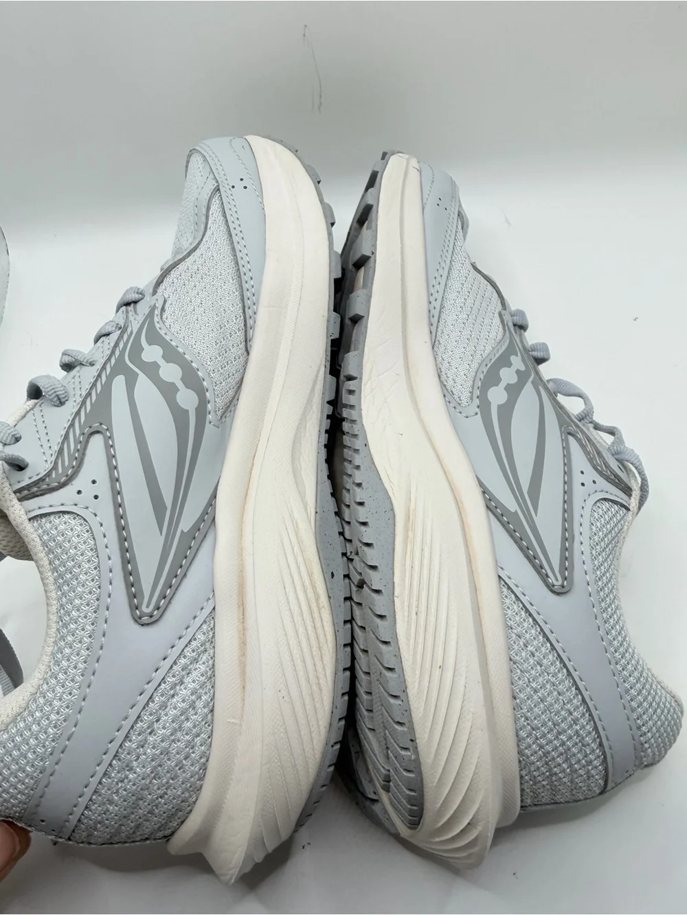 Saucony Women's Light Gray Athletic Running Shoes